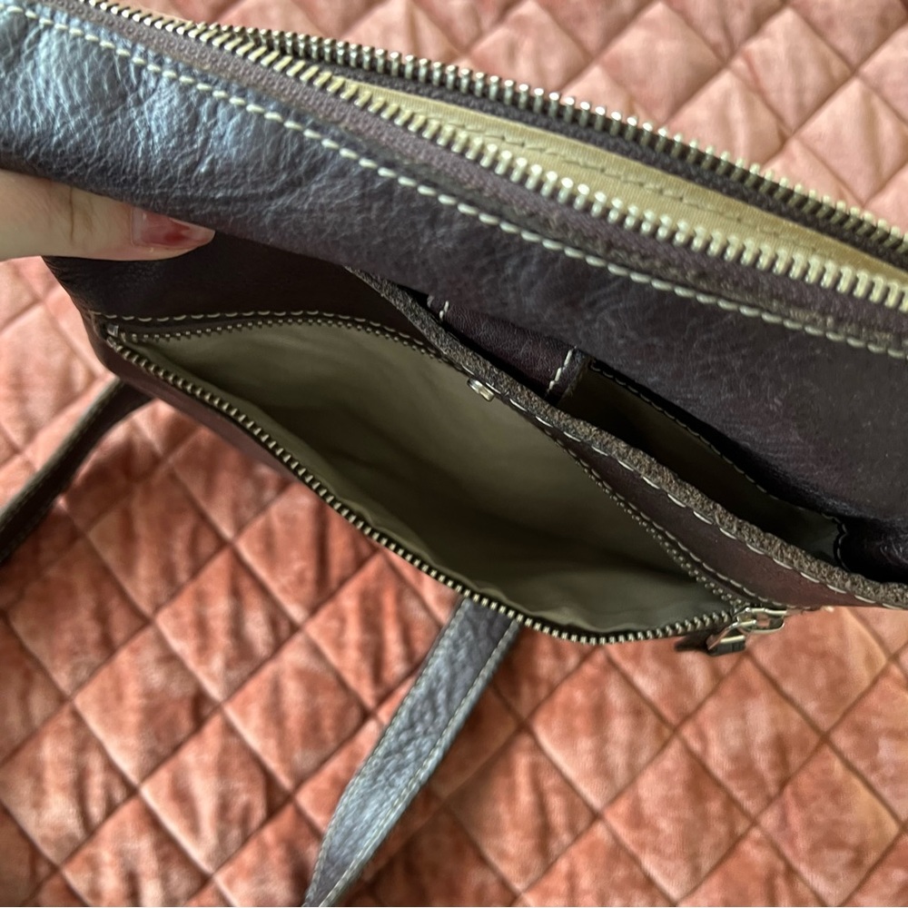 ROOTS Vintage Chocolate Brown Crossbody Leather Bag - Picture 11 of 11